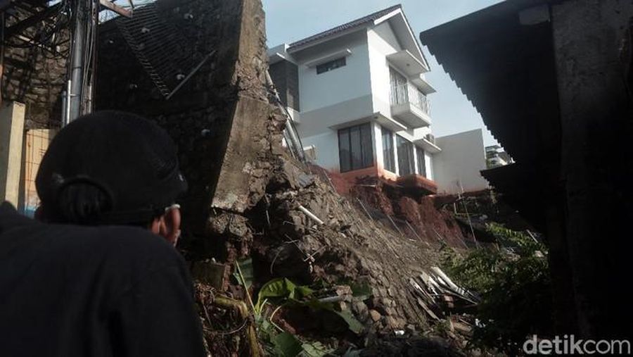 Longsor di Ciganjur, Jakarta Selatan (detikcom/ Dedy Istanto)