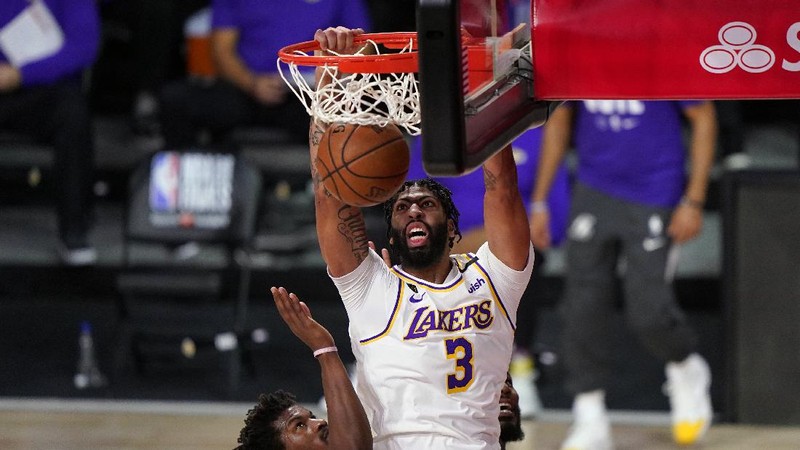Los Angeles Lakers' LeBron James (23) dunks during the second half in Game 6 of basketball's NBA Finals against the Miami Heat Sunday, Oct. 11, 2020, in Lake Buena Vista, Fla. The Lakers defeated the Miami Heat 103-88. (AP Photo/Mark J. Terrill)