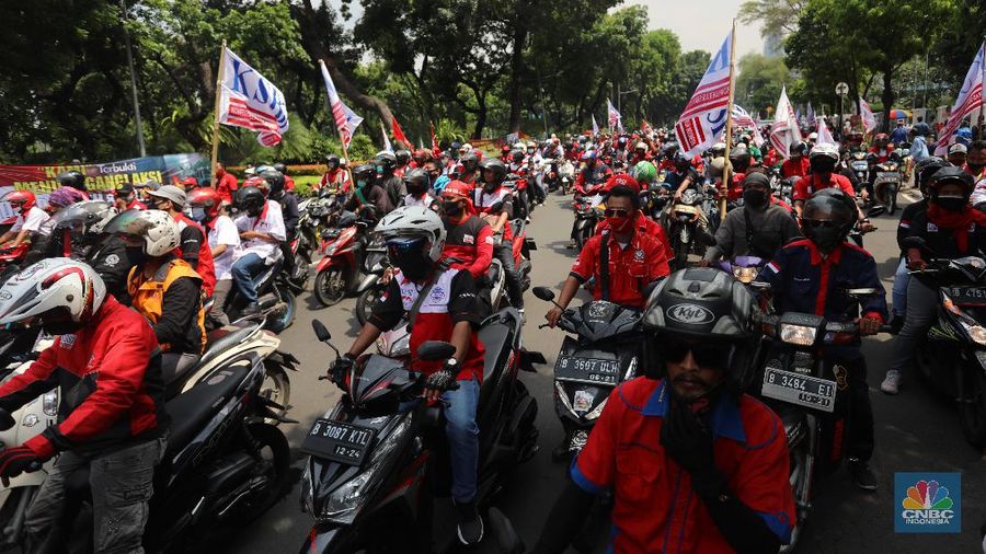 Demo Buruh Tolak Omnibus Law (CNBC Indonesia/ Andrean Kristianto)