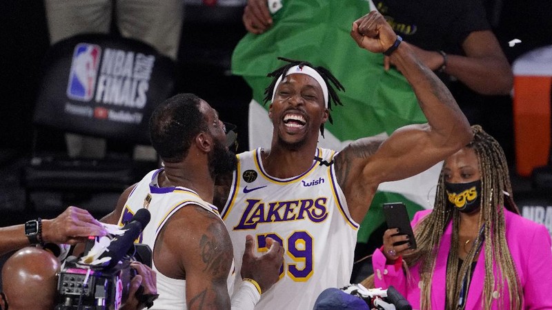 Los Angeles Lakers' LeBron James (23) dunks during the second half in Game 6 of basketball's NBA Finals against the Miami Heat Sunday, Oct. 11, 2020, in Lake Buena Vista, Fla. The Lakers defeated the Miami Heat 103-88. (AP Photo/Mark J. Terrill)