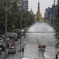 'Berdoa di Pagoda, Saya Tak Takut Corona!'
