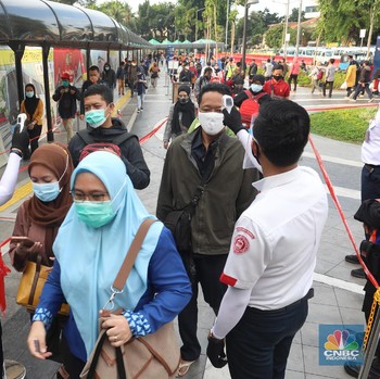 Melihat Stasiun KRL Tanah Abang di Hari Pertama PSBB Transisi