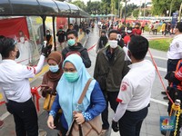 Melihat Stasiun KRL Tanah Abang di Hari Pertama PSBB Transisi