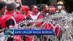 Ratusan Buruh Melakukan Aksi Unjuk Rasa Tolak UU Ciptaker