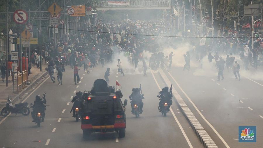 Demo Buruh Tolak Omnibus Law (CNBC Indonesia/ Andrean Kristianto)