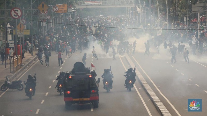 Demo Buruh Tolak Omnibus Law (CNBC Indonesia/ Andrean Kristianto)