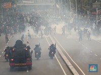 Polisi Sebut Ambulans Suplai Batu ke Perusuh Demo 13 Oktober