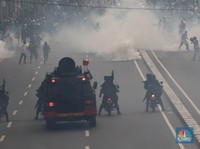 Waspada! Satgas Minta TNI/Polri Pengawal Demo untuk Swab Test