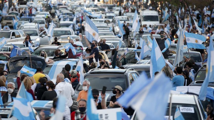 Anti-government demonstrators protest outside the residence of President Alberto Fernandez in Buenos Aires, Argentina, Monday, Oct. 12, 2020. (AP Photo/Natacha Pisarenko)