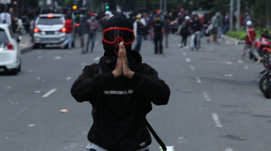 Demo Ricuh Tolak Omnibus Law. (CNBC Indonesia/Tri Susilo)
