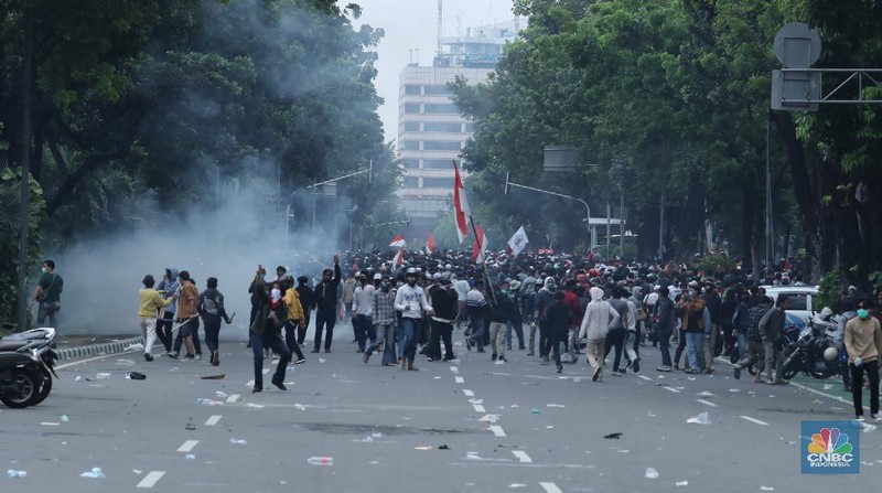 Demo Ricuh Tolak Omnibus Law. (վ/Tri Susilo)