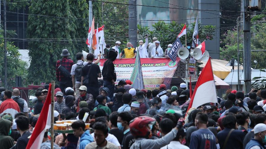 Demo Tolak Omnibus Law di Patung Kuda. (CNBC Indonesia/Tri Susilo)