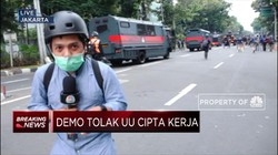 Demo Tolak UU Cipataker Ricuh, Petugas Amankan Demonstran!