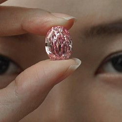Dahsyat! Berlian Langka Merah Muda, Harganya Rp 566 Miliar!