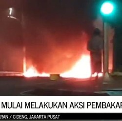 Waduh! Massa Mulai Lakukan Pembakaran di Cideng Jakarta Pusat
