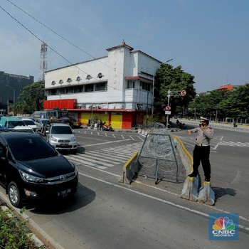Mohon Maaf Pedemo Tolak Omnibus Law, Akses ke Istana Ditutup!