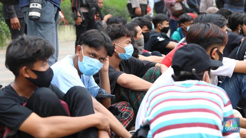 Demo Ricuh Tolak Omnibus Law. (CNBC Indonesia/Andrean Kristianto)
