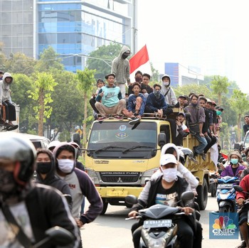 Simak! Pelajar STM Naik Truk Ikut Demo Tolak Omnibus Law