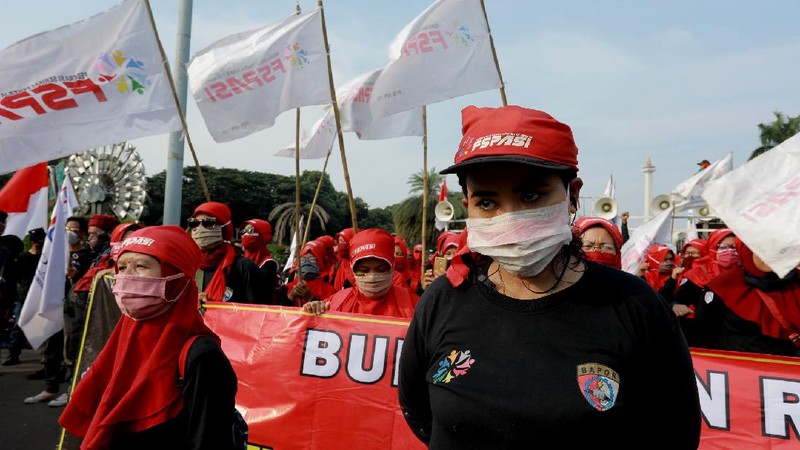 Demo Buruh Tolak Omnibus Law (CNBC Indonesia/ Tri Susilo)
