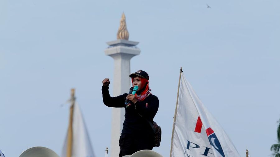 Demo Buruh Tolak Omnibus Law (CNBC Indonesia/ Tri Susilo)