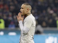 Inter Milan's Radja Nainggolan reacts after missing a a penalty kick during an Italian Cup quarterfinal soccer match between Inter Milan and Lazio at the San Siro stadium, in Milan, Italy, Thursday, Jan. 31, 2019. (AP Photo/Luca Bruno)