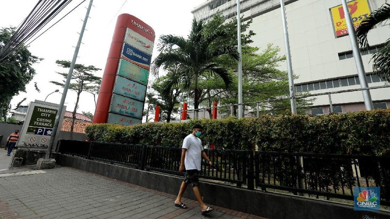 Suasana Thamrin City yang sempat dirusak oleh aksi massa yang menolak Omnibus Law berujung kericuhan . (CNBC Indonesia/ Tri Susilo)