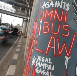Simak! Before After Omnibus Law: Upah, PHK, Sampai Pesangon