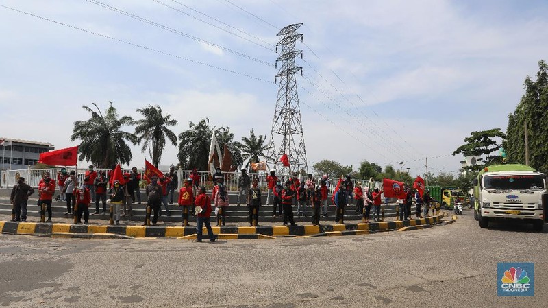 Demo Buruh Tolak Omnibus Law (CNBC Indonesia/ Andrean Kristianto)