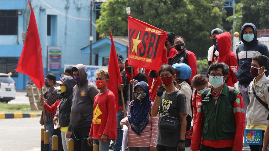 Demo Buruh Tolak Omnibus Law (CNBC Indonesia/ Andrean Kristianto)