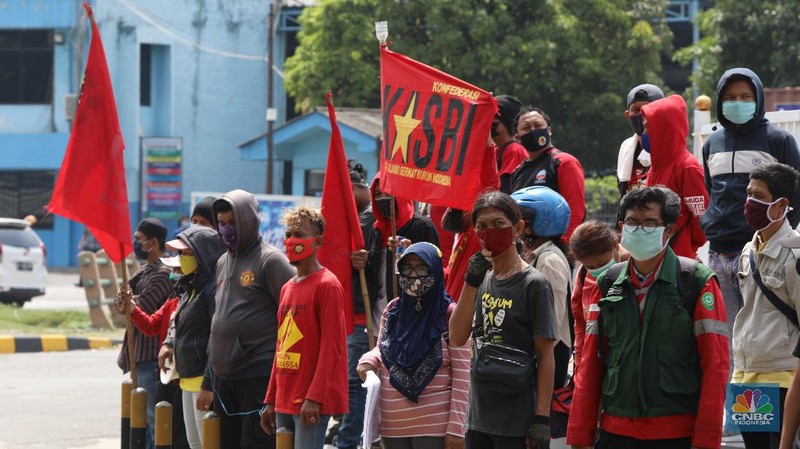 Demo Buruh Tolak Omnibus Law (CNBC Indonesia/ Andrean Kristianto)