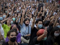 Thailand Makin Gawat, 10.000 Pengunjuk Rasa Turun ke Jalan