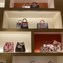 Wow! Penduduk Negara Ini Paling Glamor, Rajin Beli Tas Mewah