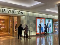 Orang Kaya DKI Mulai Antre Belanja Louis Vuitton, Tanda Apa?