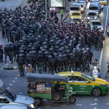 Bangkok Status Darurat Parah, Polisi Thailand Bubarkan Demo