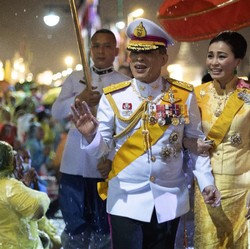 Astaga! Foto-foto Intim Selir Raja Thailand Sineenat Bocor