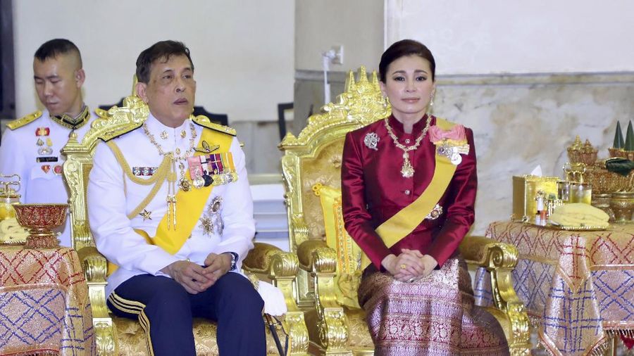 Thailand's King Maha Vajiralongkorn and Queen Suthida leave from Grand Palace after ceremony marking the fourth anniversary of the death of late Thai King Bhumibol Adulyadej, Bangkok, Thailand, Tuesday, Oct. 13, 2020. (AP Photo/Wason Wanichakorn)