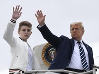 Putra Bungsu Trump Barron Positif Covid-19