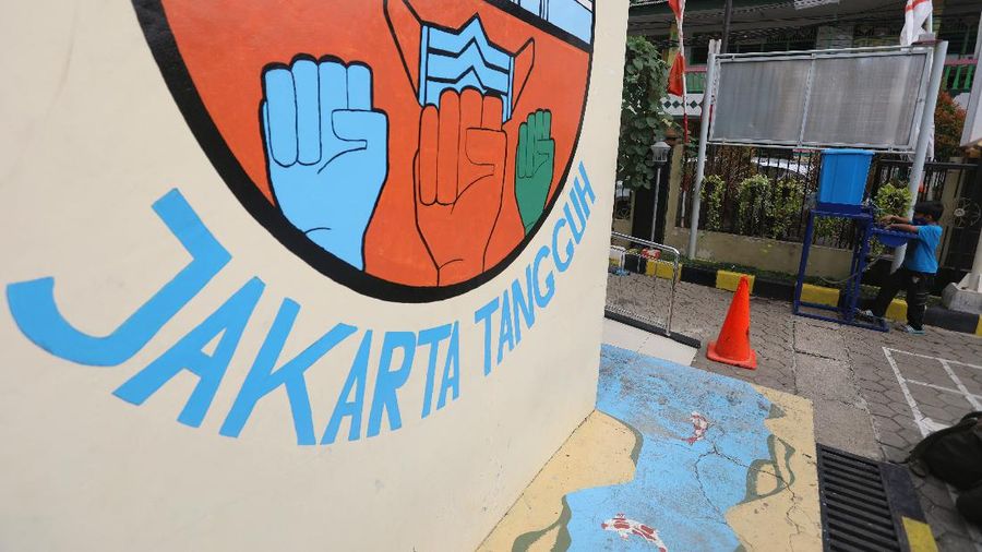 Warga Rayakan Hari Cuci Tangan Sedunia. (CNBC Indonesia/Andrean Kristianto)