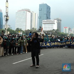 Jokowi Utus Stafsus Milenial Temui Pendemo Tolak Omnibus Law