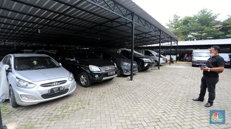 Gudang Kendaraan, Mobil-mobil di Pegadaian di Masa Pandemi. (CNBC Indonesia/Andrean Kristianto)