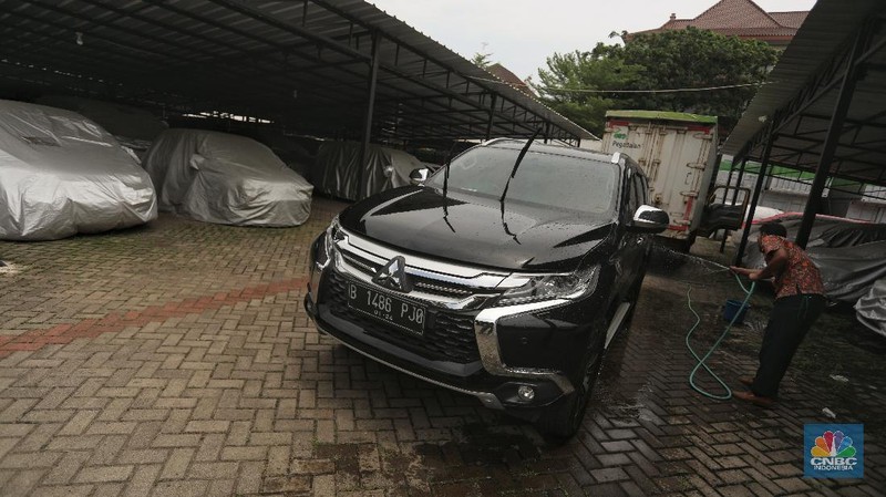 Gudang Kendaraan, Mobil-mobil di Pegadaian di Masa Pandemi. (CNBC Indonesia/Andrean Kristianto)