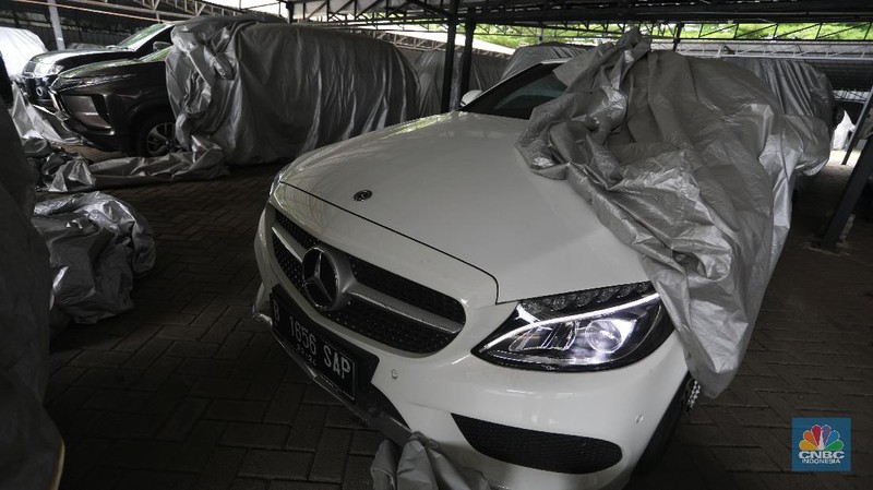 Gudang Kendaraan, Mobil-mobil di Pegadaian di Masa Pandemi. (CNBC Indonesia/Andrean Kristianto)