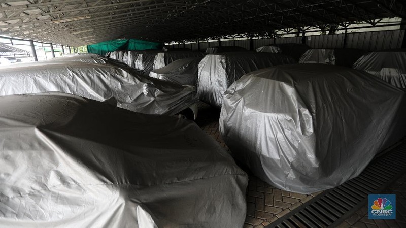 Gudang Kendaraan, Mobil-mobil di Pegadaian di Masa Pandemi. (CNBC Indonesia/Andrean Kristianto)
