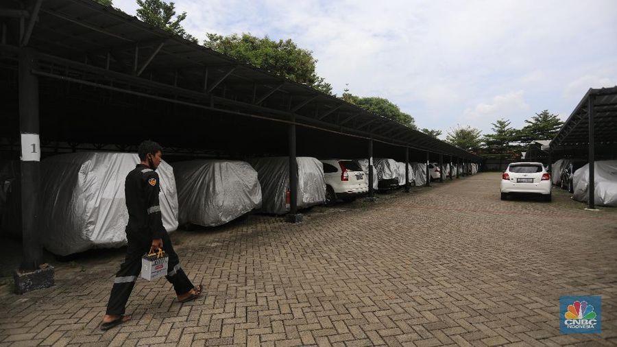 Gudang Kendaraan, Mobil-mobil di Pegadaian di Masa Pandemi. (CNBC Indonesia/Andrean Kristianto)