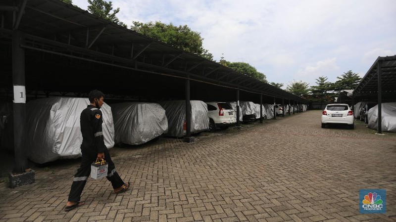 Gudang Kendaraan, Mobil-mobil di Pegadaian di Masa Pandemi. (CNBC Indonesia/Andrean Kristianto)