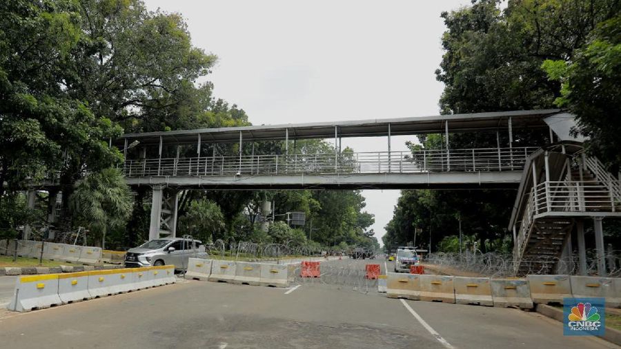 Keamanan Demo Buruh Tolak Omnibus Law (CNBC Indonesia/Tri Susilo)