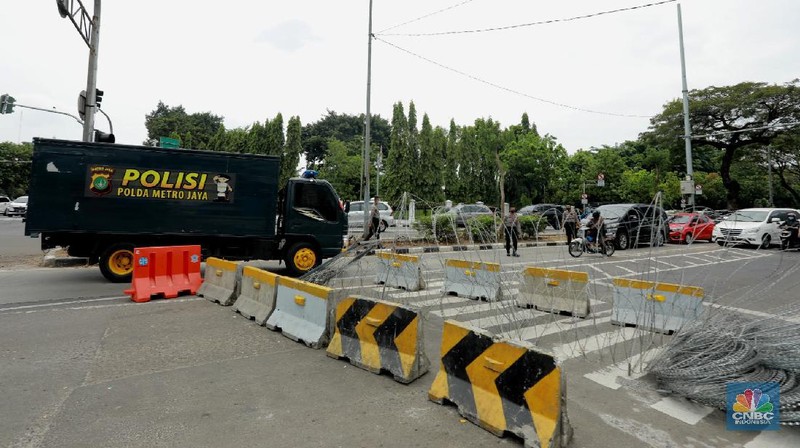 Keamanan Demo Buruh Tolak Omnibus Law (CNBC Indonesia/Tri Susilo)