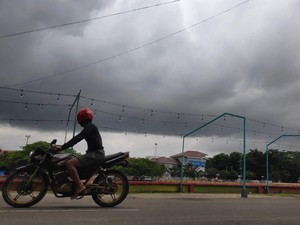 Prakiraan Cuaca Jateng Hari Ini: Hujan Lebat Tersebar Merata