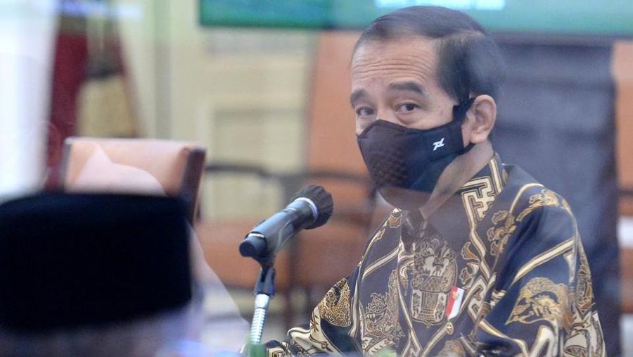 Presiden Joko Widodo dalam Rapat Terbatas Antisipasi Penyebaran Covid-19 Saat Libur Panjang Akhir Oktober Tahun 2020. (Biro Pers Sekretariat Presiden/Kris)