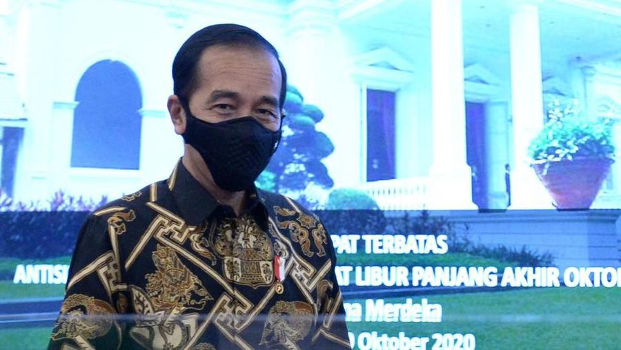 Presiden Joko Widodo dalam Rapat Terbatas Antisipasi Penyebaran Covid-19 Saat Libur Panjang Akhir Oktober Tahun 2020. (Biro Pers Sekretariat Presiden/Kris)